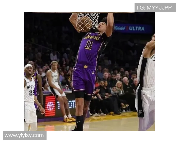 骑士与勇士第六场激战回顾精彩瞬间与战术分析