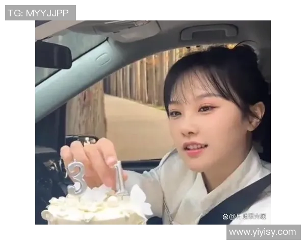 李佳薇微博分享生活点滴与音乐创作背后的故事引发粉丝热议